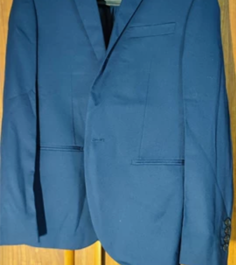 太平鸟男士小西装，比较薄，修身，s码，没穿...