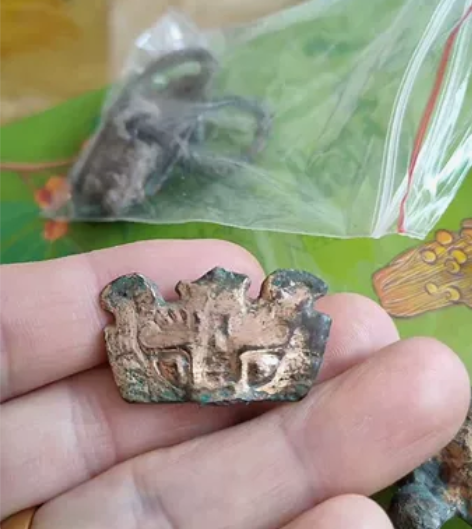 汉代鎏金铺首 鎏金铺首，金水非常肥厚饱满，...