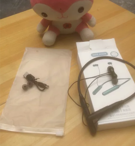 蓝牙5.0无线颈挂式运动耳机 全新，仅仅拆...