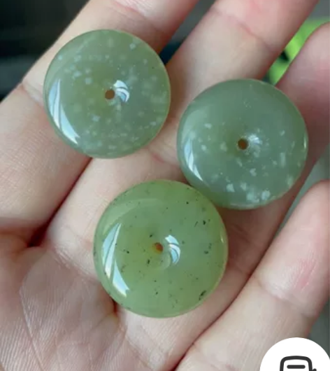 三颗和田玉大肉平安扣打包，飘雪花意境款。飘...