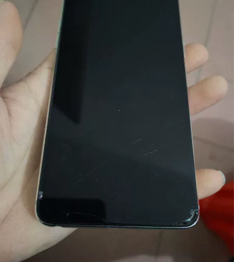 OPPOr15便宜出，换过屏幕，右下角裂开...