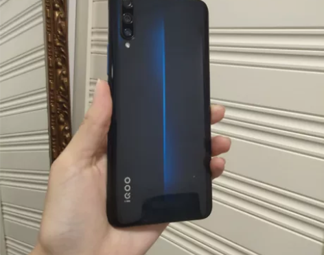 VIVOiqoo一代 内存：8+128GB...