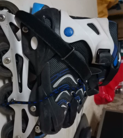 单排旱冰鞋，35—38码 可调，就穿过几次...