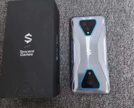 黑鲨游戏手机3，12+128g游戏爱好者看...