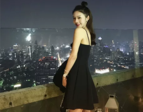 美美的夏夏:私服定制参加维秘的那条小礼裙钻...