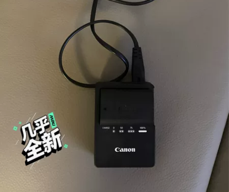 佳能70D原装充电器 本来卖机器的时候找不...