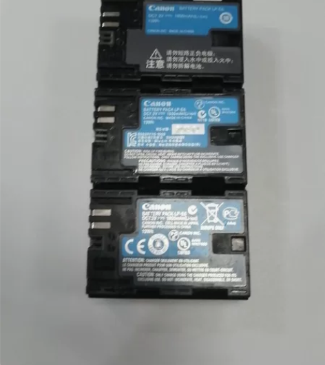 品牌E6电池 相机出掉了，二手电池组，有伤...