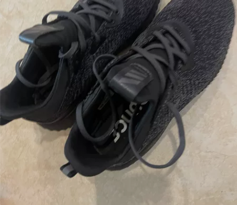 阿迪运动鞋，36码（我35的脚能穿），新旧...