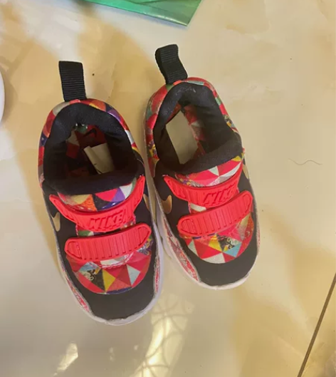 Nike花色运动鞋，专柜买的，保证正品，5...