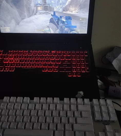 华硕飞行堡垒2代   一手急需用钱，刀误来...