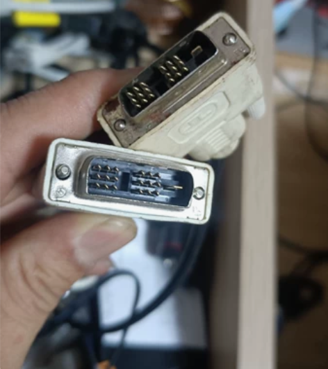 老式接口dvi线。2米长。二手物品售出不退...
