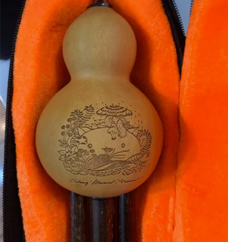 葫芦丝，没吹过几次就闲置了，一直在柜子里，...