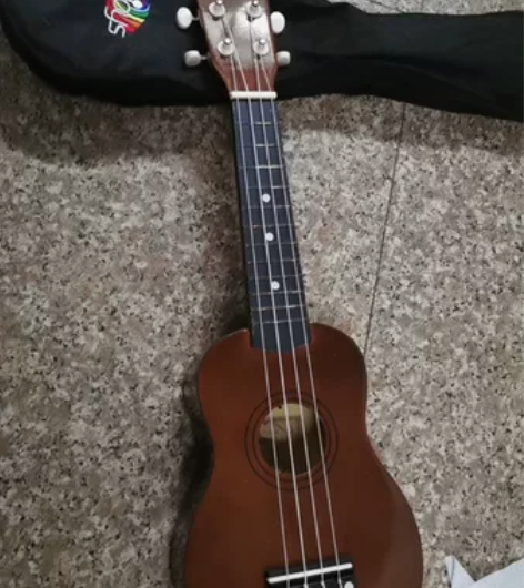 尤克里里，孩子买的，全新的，今天还是第一次...