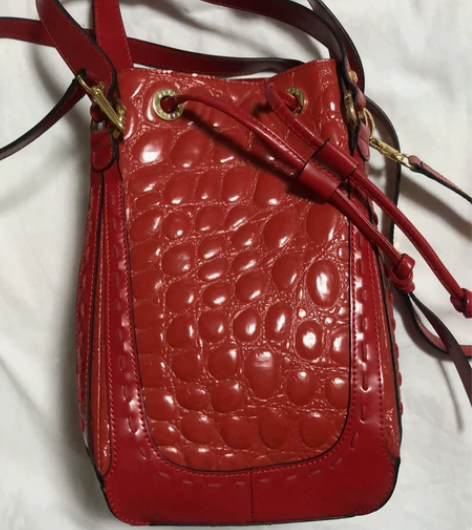 女士单肩包水桶包，九成新，红色，尺寸30c...