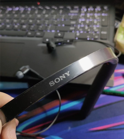 索尼1000xm 功能正常,有按键轻微鼓包...