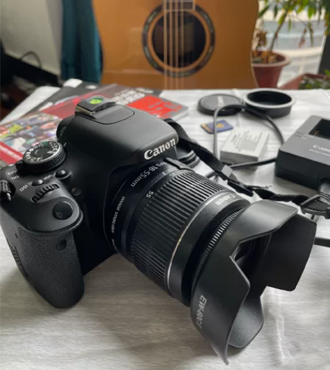 出自用佳能600d单反带18-55单反防抖...