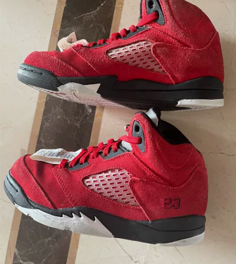 乔丹AJ儿童运动鞋 只传过几次，已清洗干净...