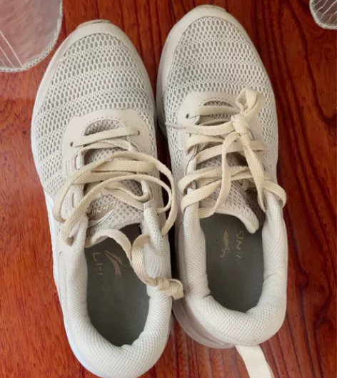 正品。李宁专柜390元。36.5码。 感兴...