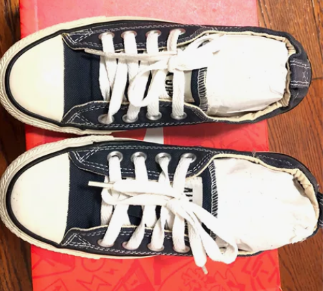 匡威帆布鞋,鞋子上的尺码是36码,应该适合...