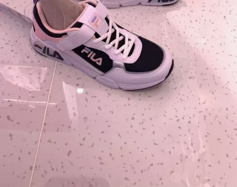斐乐大童，39.40码各一，全新正品，不议...