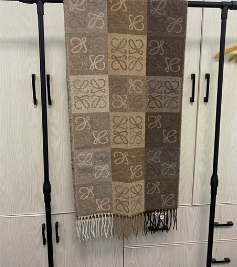 全新闲置罗意威羊绒围巾柔软舒适 长160宽...