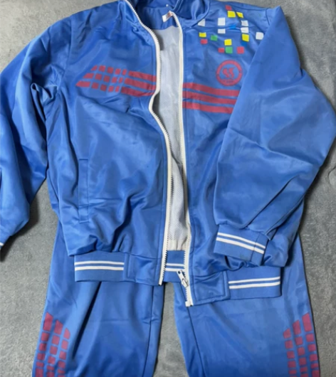 珠市小学校服155一套闲置转让！没怎么穿！...