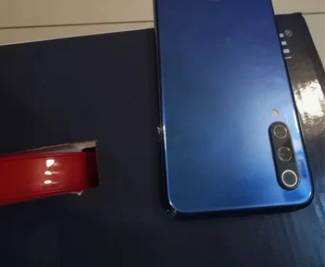 出个人自用小米9se 6+64内存 纯原装...