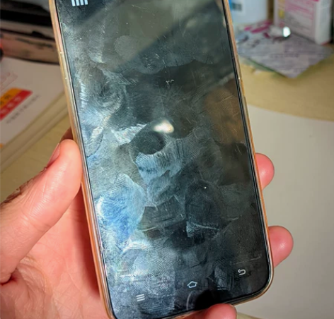 出16g小米2手机，有处白斑已标出，换了新...