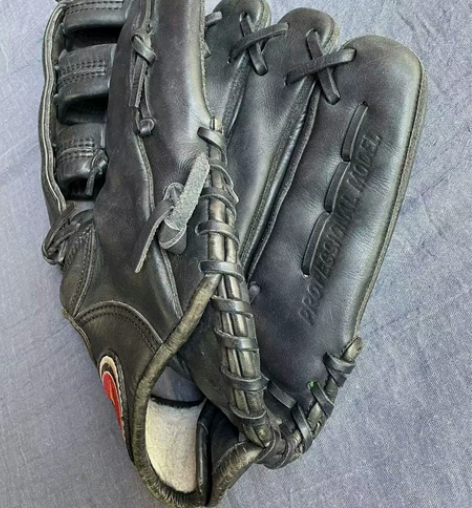 棒球手套 纯皮，有使用磨损，实物拍摄的，具...