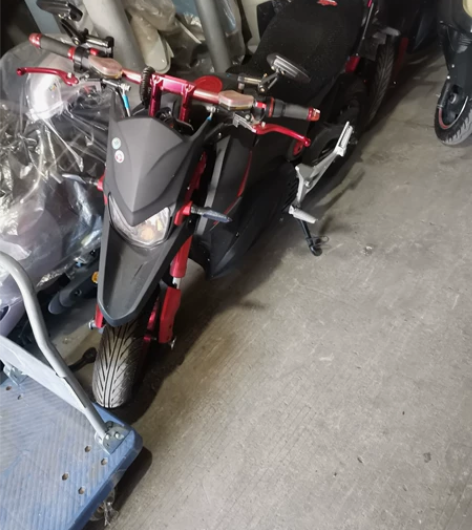 本店出售，二手电摩跑车，全新的，车框好，颜...