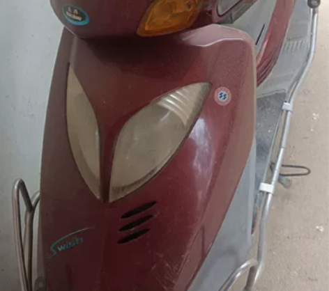 豪爵悦星铃木踏板摩托车,买来很少骑,放家里...