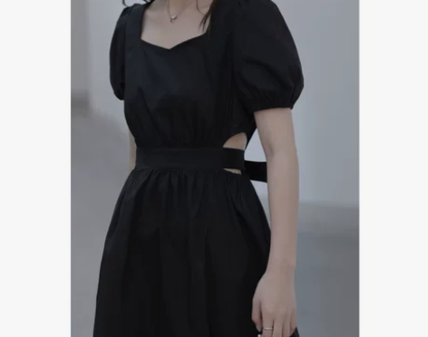 法式赫本风小黑裙2022夏季新款方领显瘦百...