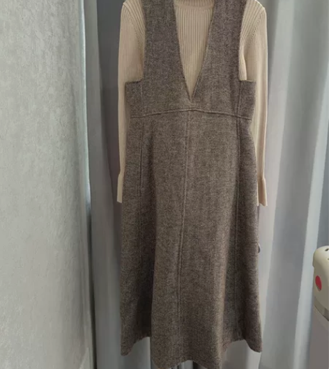 背带裙两件套，9成新，L码。体重110-1...