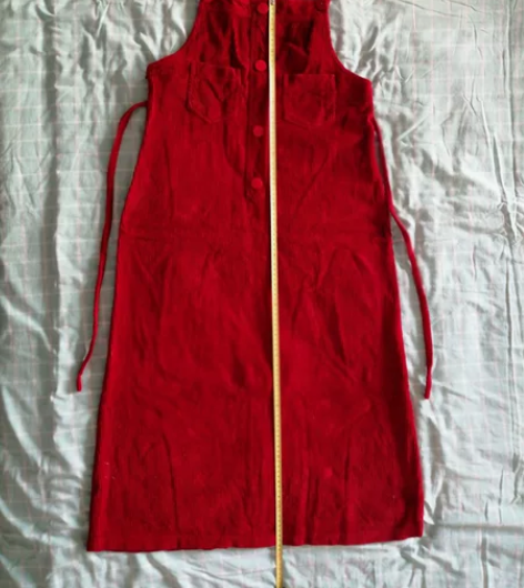 大红色灯芯绒长款背带裙（春秋款），胸围86...