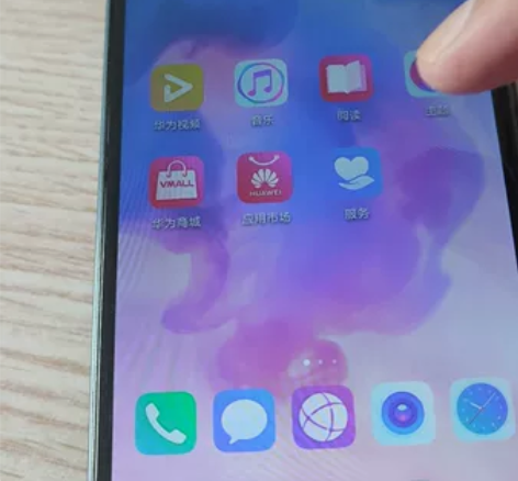 华为畅享9e。3+64g，手机壳加原装充电...