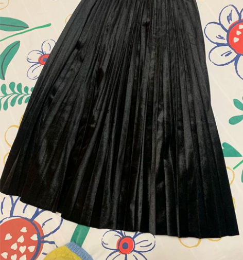 黑色半身百褶裙 裙长80 买来没穿过 喜欢...