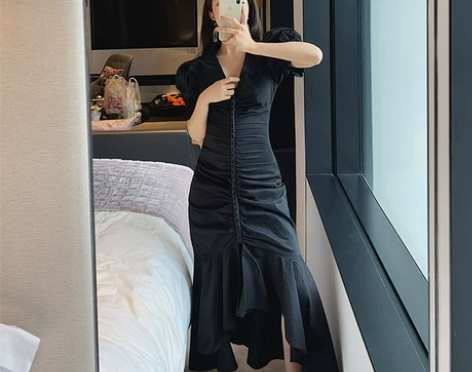 小潘潘 2019夏新款复古不规则荷叶边裙褶...