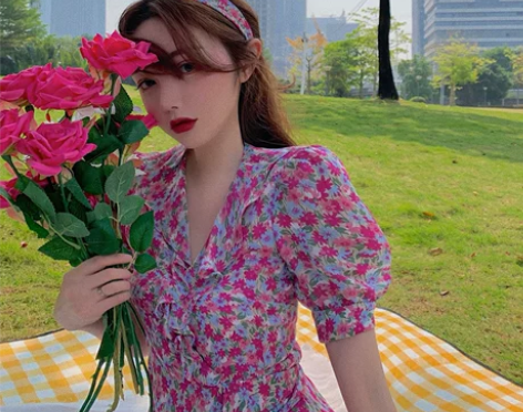 Q女家 法式雪纺碎花连衣裙女夏收腰显瘦短款...