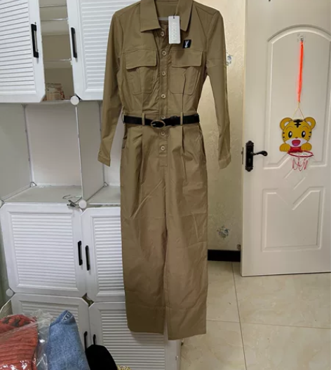 卡其色工装连体裤，全新带吊牌，送一根腰带，...