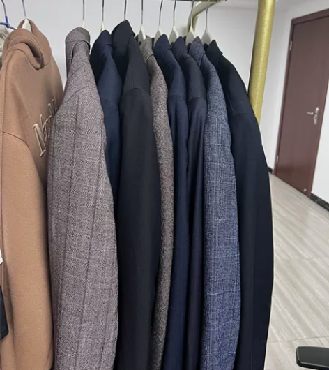 男士各种西服外套，近全新 卖的便宜不是因为...
