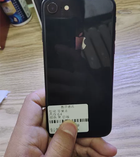 苹果8 64 日版 成色还行 感兴趣的话点...