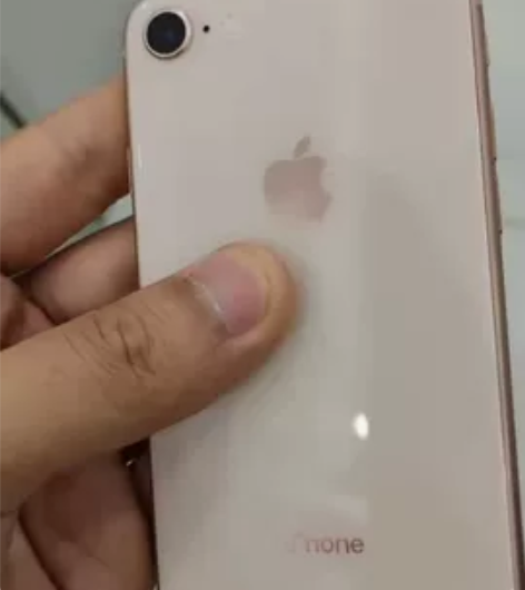 苹果8   成色还是可以的 9新    6...