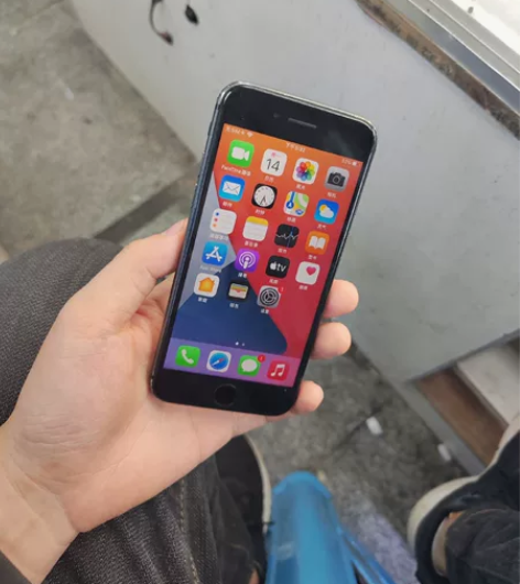 苹果8   国行  64  后玻璃维修  ...