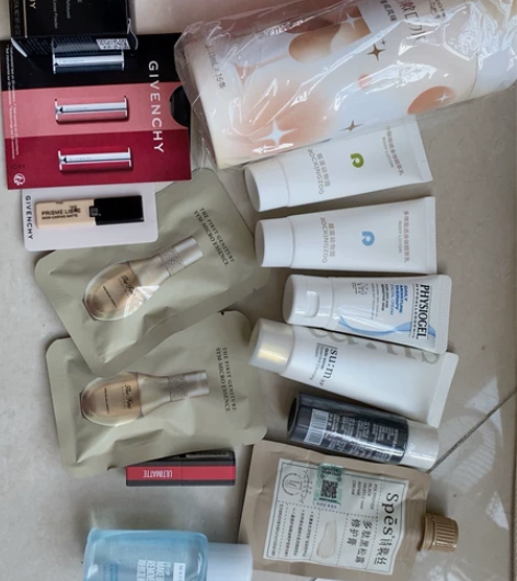 9月 不想长大 小奈包  剩这些，打包价格...