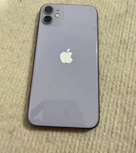 出自用苹果11紫色国行64G，成色一般，爱...