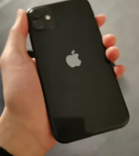 自己用的苹果11 128G  黑色电池86...
