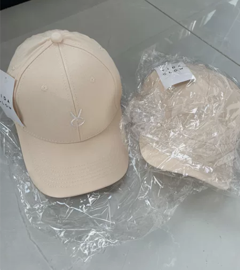 Vida Glow 定制棒球帽（米色）全新...
