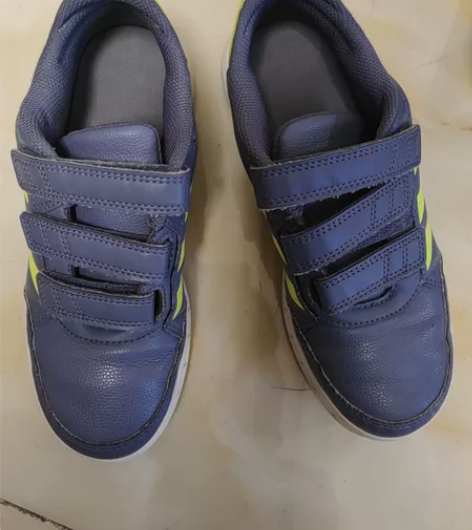 阿迪儿童34运动鞋，适合冬季 孩子长得太快...