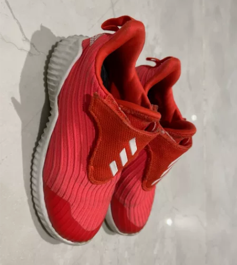 阿迪运动鞋8K码，25半 感兴趣的话点“我...