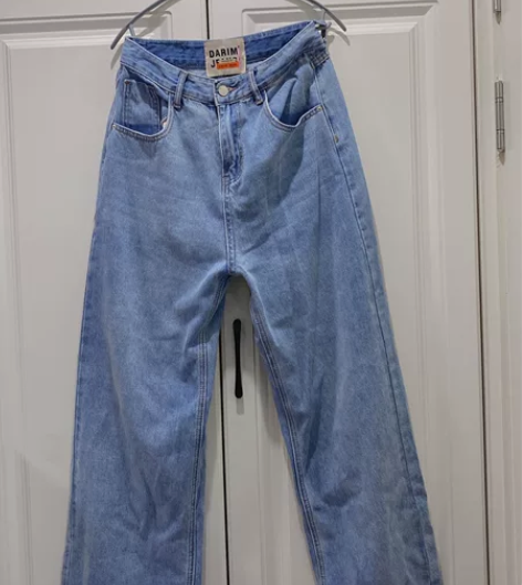 牛仔裤质感做工都很好 阔腿的160以上拍吧...
